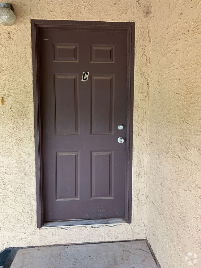 Building Photo - 1028 Mockingbird Ln