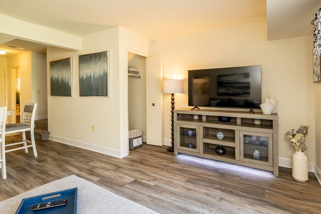 Building Photo - Seven Oaks Townhomes