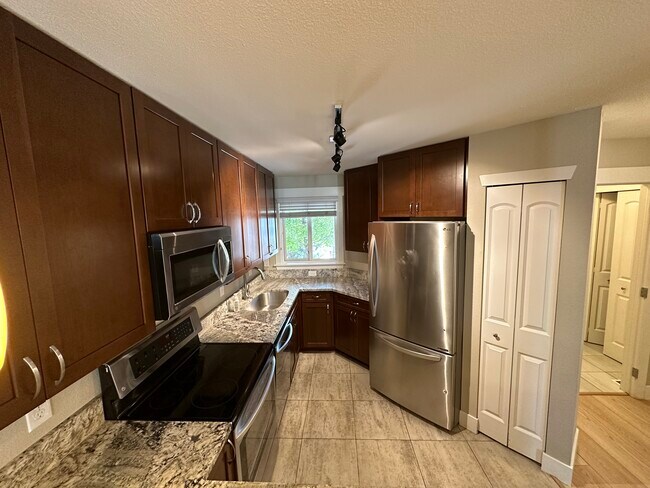 Kitchen - 2887 Springdale Ln