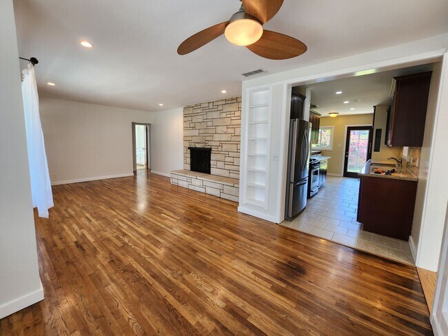 Foto del edificio - 4136 E Wilton St