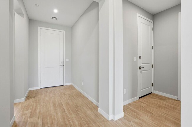 Foto del edificio - 943 Cumberwood Ct