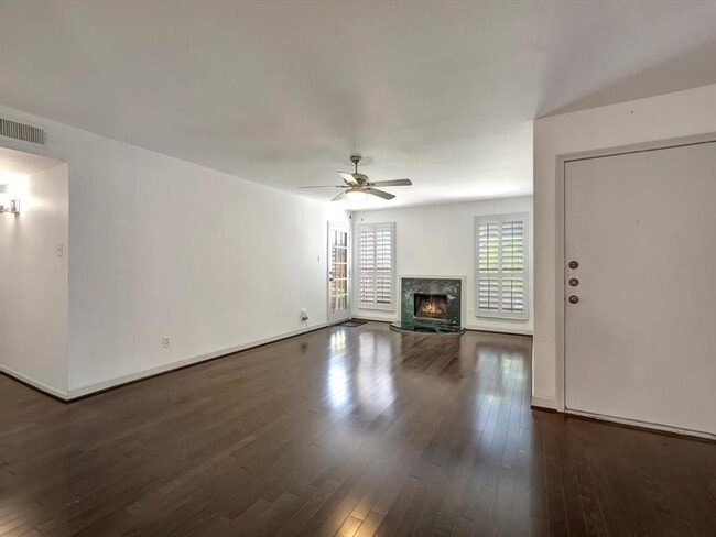 Building Photo - 1601 S Shepherd Dr