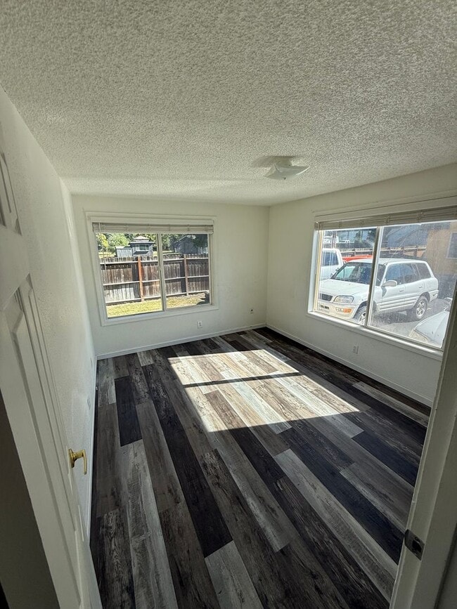 Building Photo - 2.2 Miles to Oregon Tech and Sky Lakes Med...