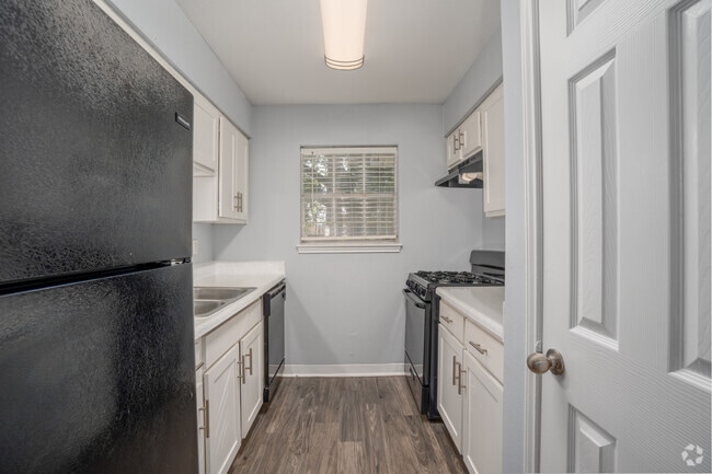 3BR, 2BA - 1,120SF - Kitchen - Aero On Upper Bay