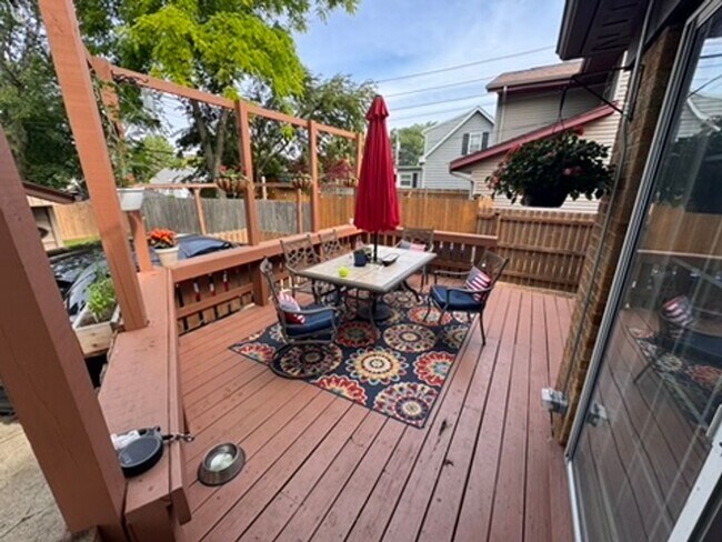 Building Photo - AVAILABLE SEPTEMBER 1: Updated 4-bedroom single family home on a quiet block- with 2 kitchens, 2 ...