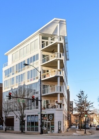 Foto del edificio - 3110 N Greenview Ave