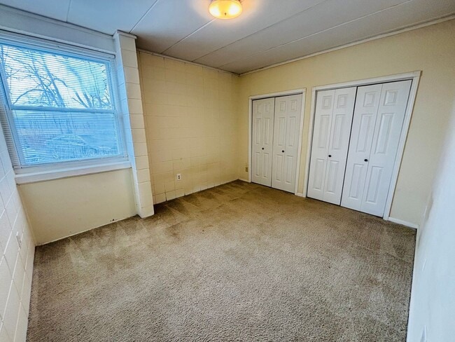 Building Photo - 2 Bedroom 1 Bath Condo-