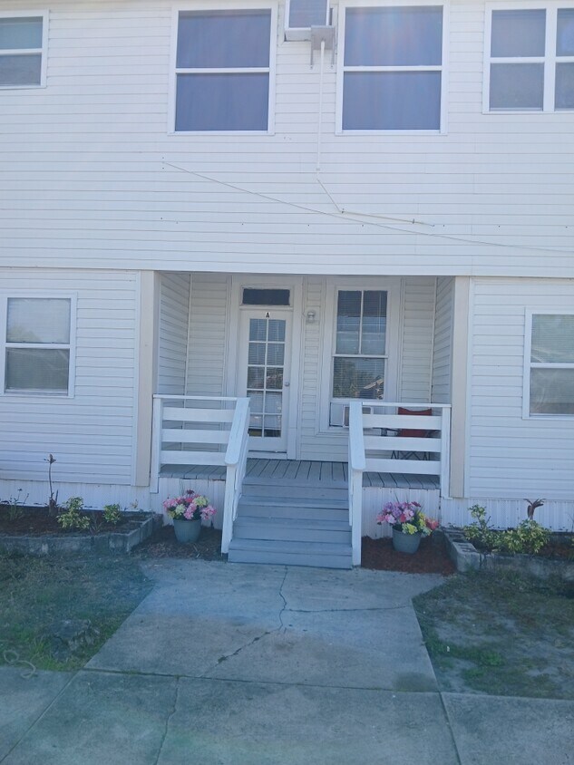 Foto principal - 114 N Dade Ave
