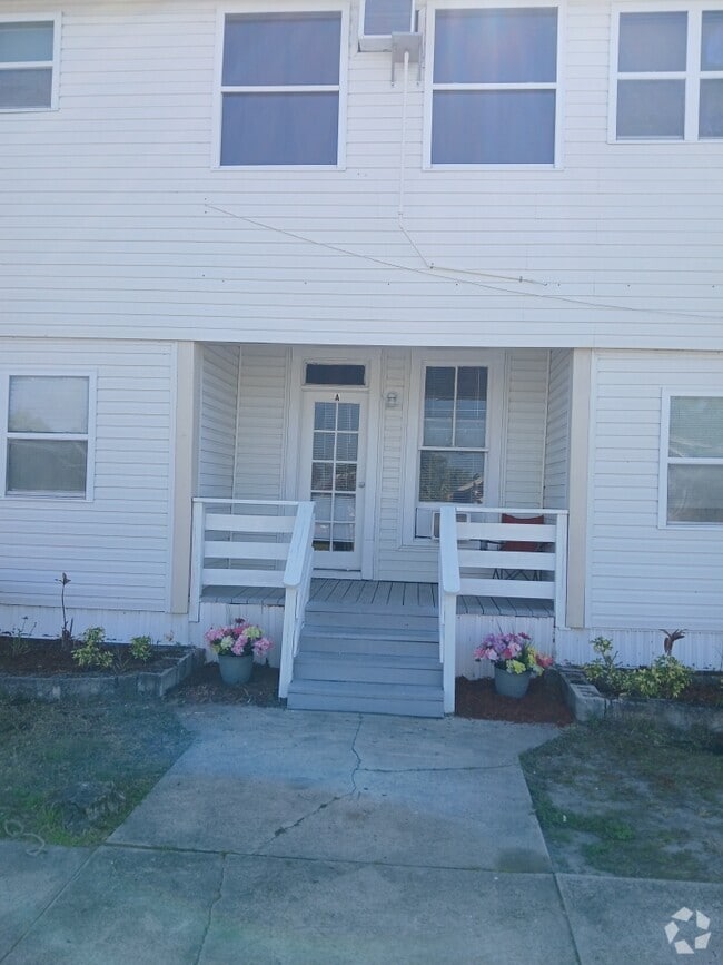 114 N Dade Ave