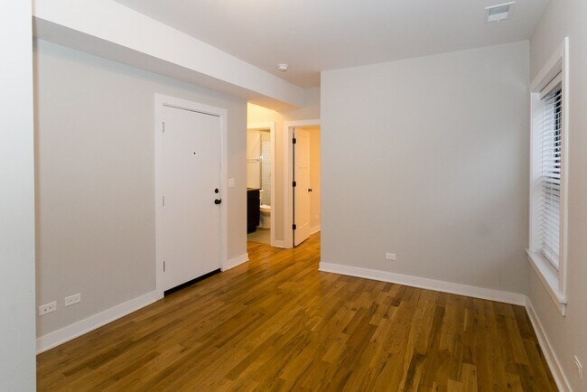 Foto del edificio - 2204 W Eastwood Ave