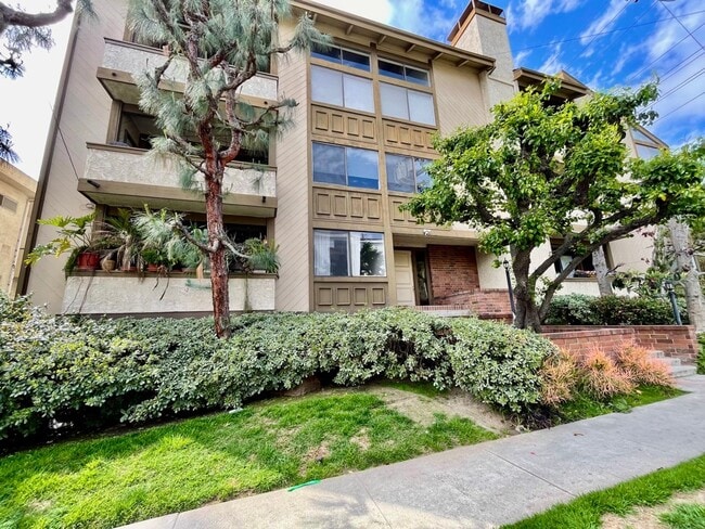 Foto del edificio - Spacious 2 Bedroom 2 Bath Condo in West LA