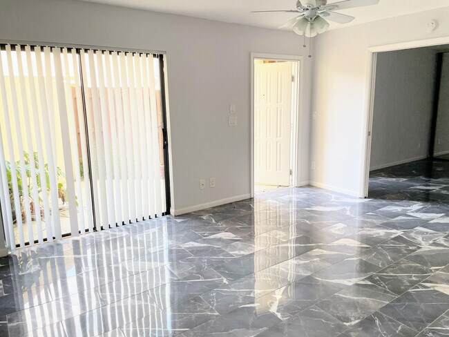 Building Photo - 633 Executive Center Dr