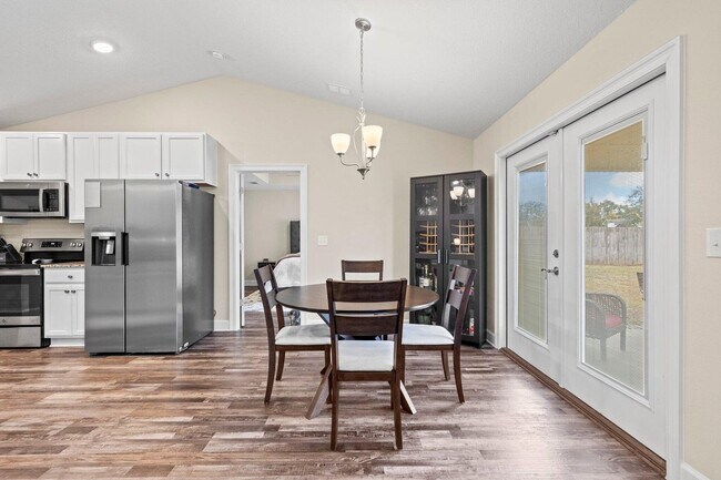 Foto del edificio - 4 Bedrooms!!!