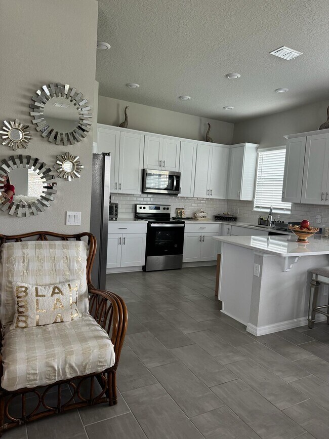 Building Photo - 426 Venetian Palms Blvd