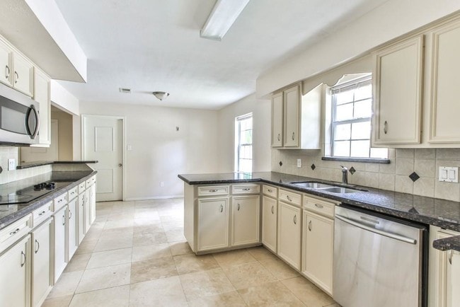Building Photo - 3839 Sun Valley Dr