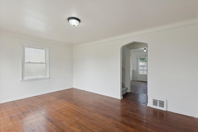 Foto del edificio - 13849 Shady Oak Blvd