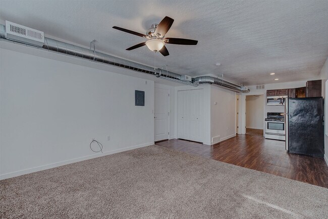 Building Photo - 419 E 200 S