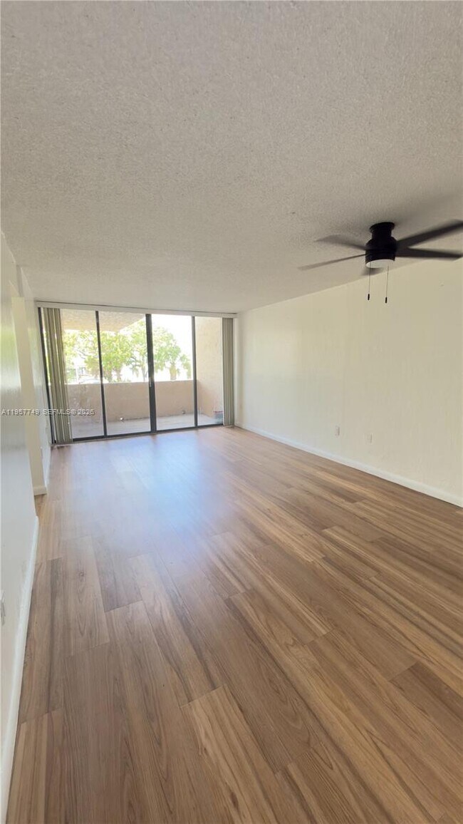 Foto del edificio - 10400 SW 108th Ave