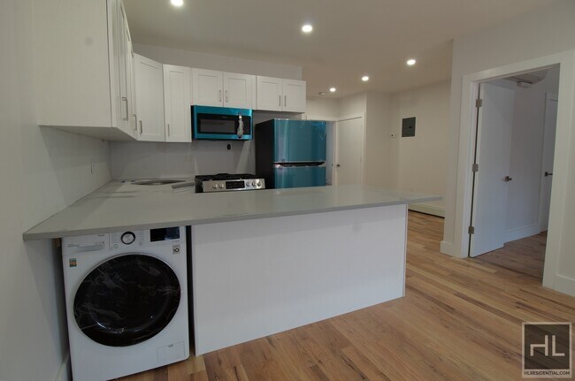 Building Photo - 3 Bed On Atlantic In Prospect /Crown Heights