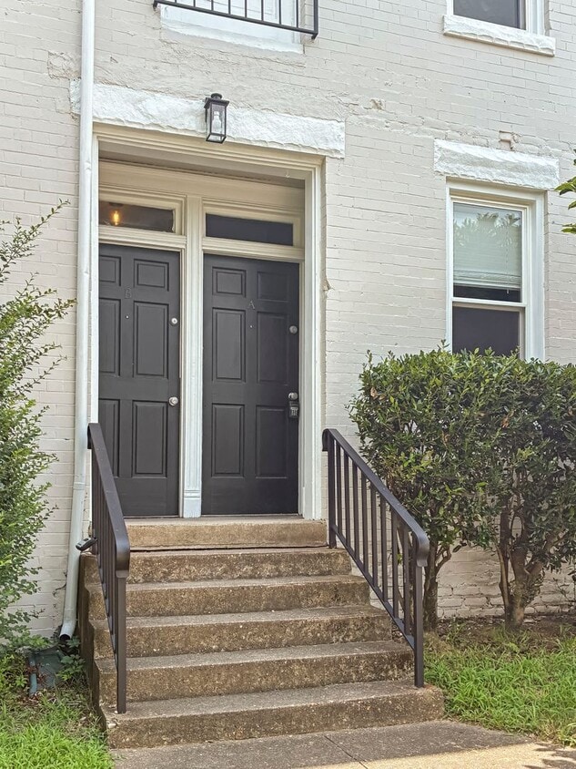 Primary Photo - 1 N Allen Ave