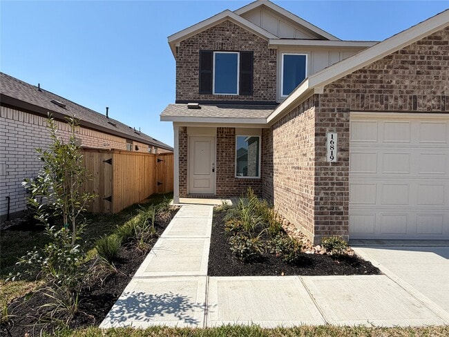 Building Photo - 16819 Old Wagon Wy