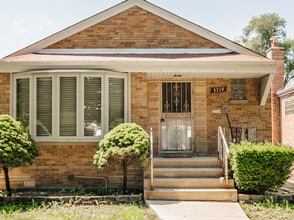Building Photo - 3719 W 81st Pl
