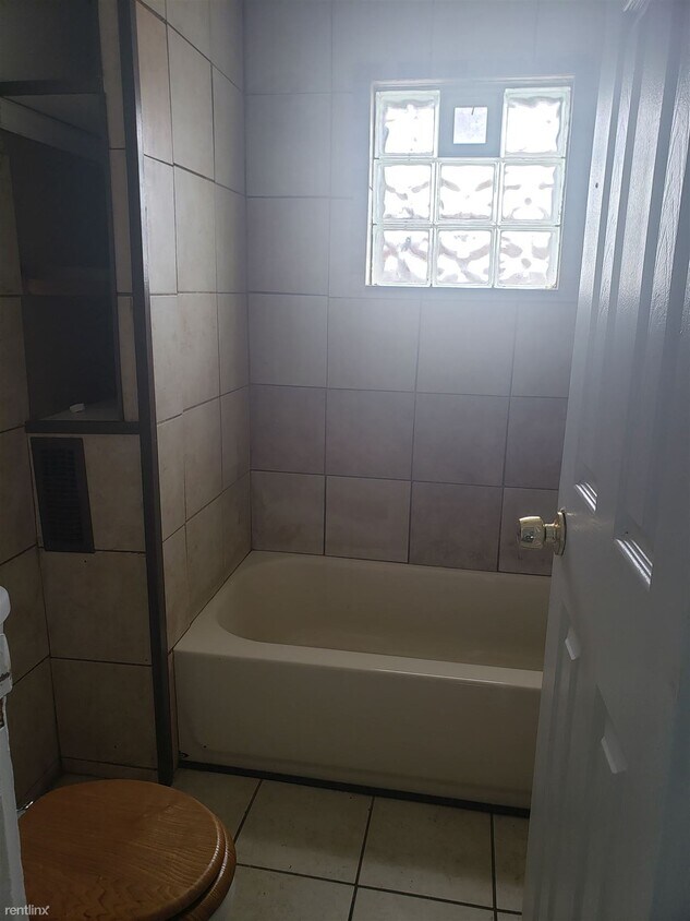 Foto del edificio - 4 br, 2 bath House - 20561 Dean St