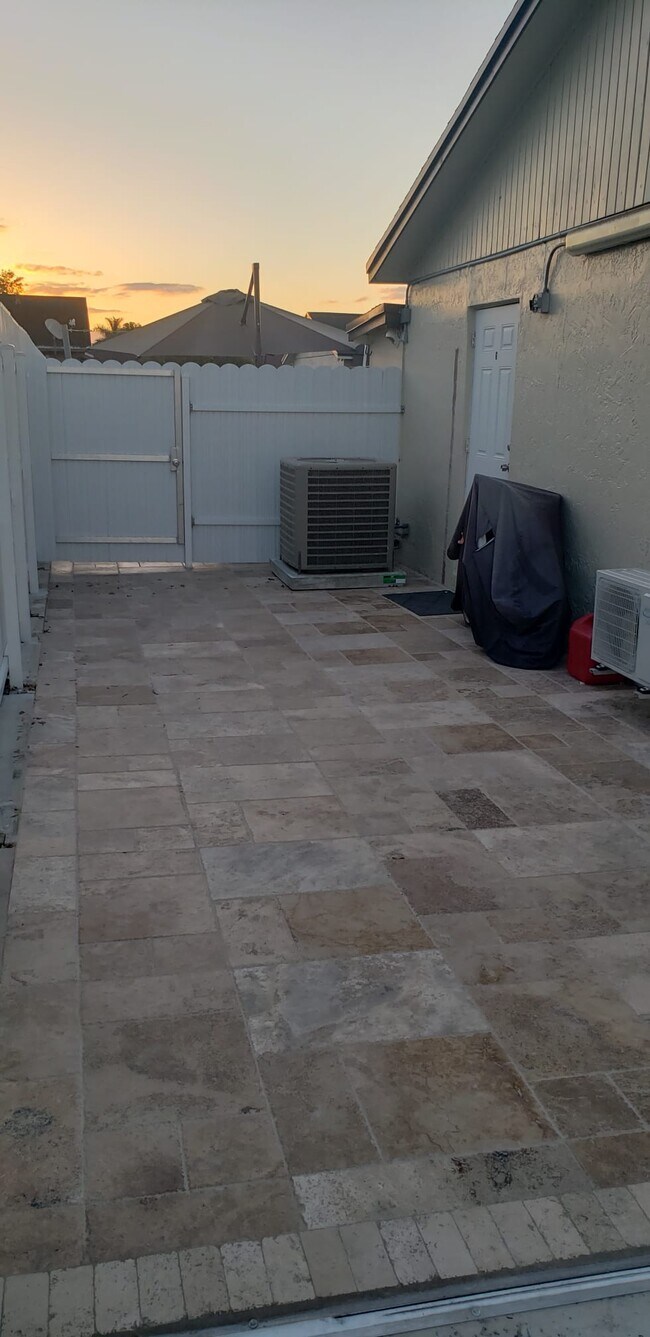 Building Photo - 4301 SW 135th Ave