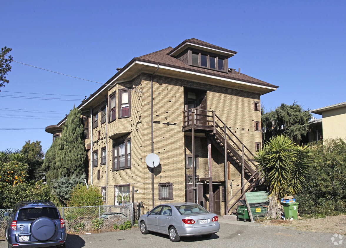 Primary Photo - Helena Manor