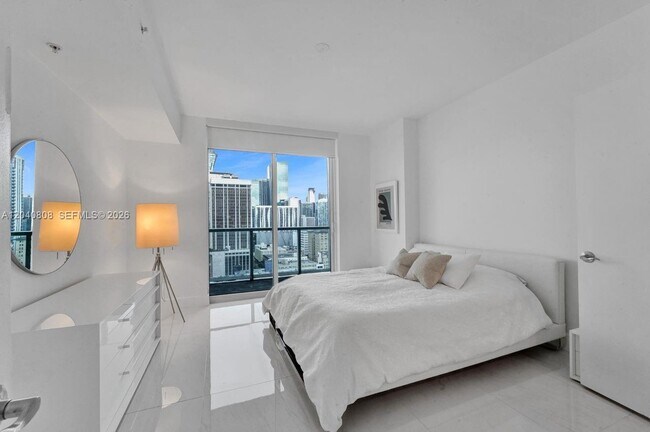 Foto del edificio - 244 Biscayne Blvd