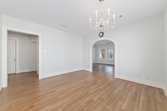 Building Photo - 2907 Albany St