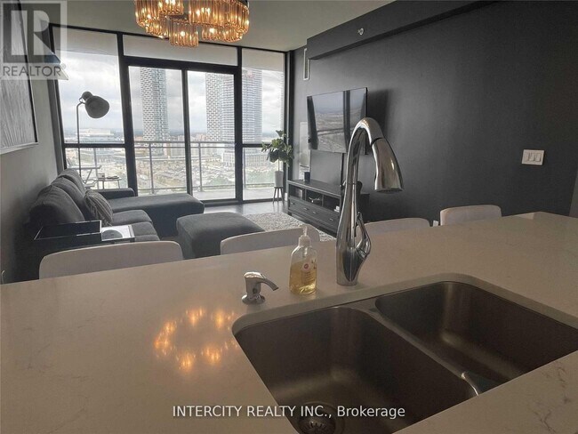 Photo du bâtiment - 2910 Hwy 7