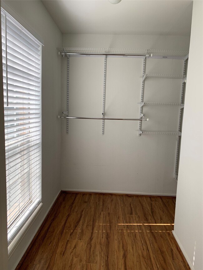 Building Photo - 13140 Trail Hollow Dr