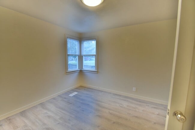 Building Photo - 2Bd/1Ba Lake Forest Park Home