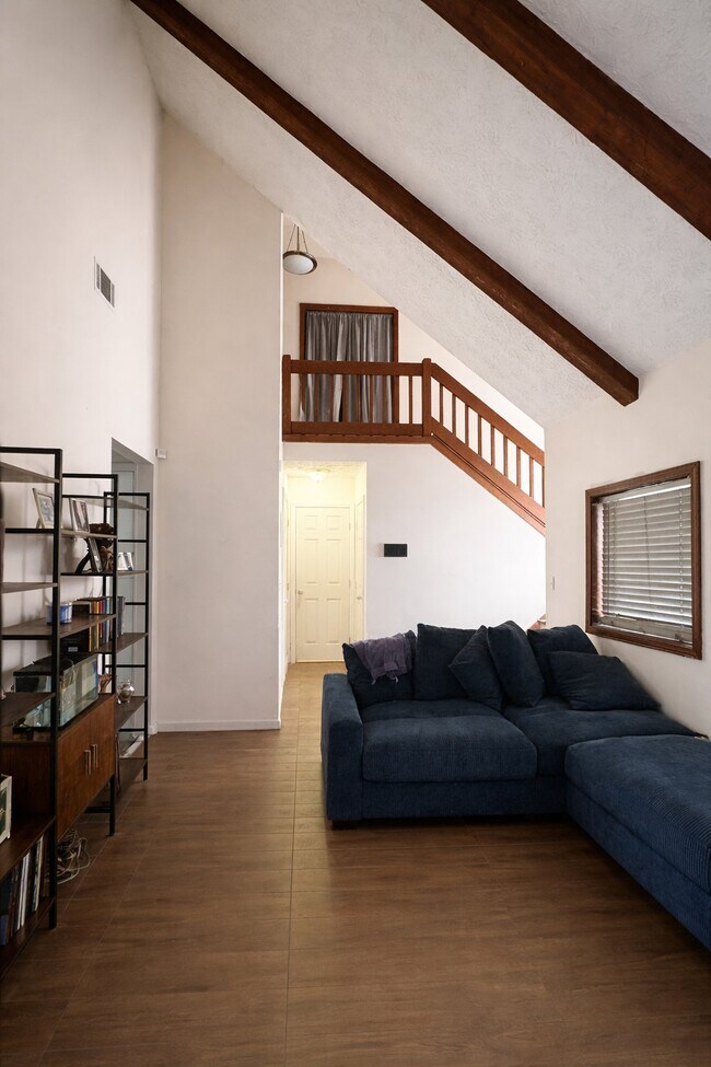 Foto del edificio - 6798 Collier Way