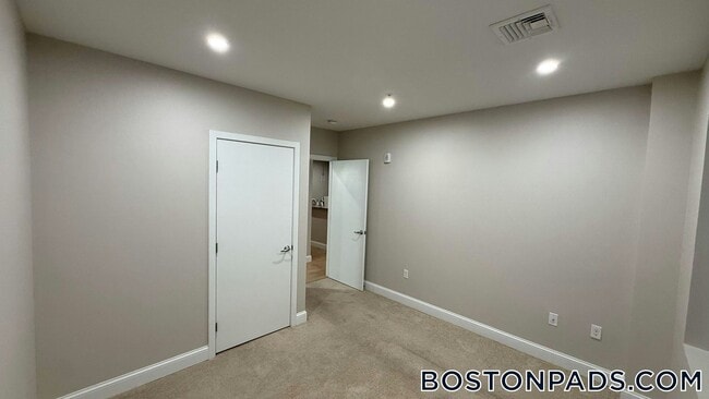 Building Photo - 75 S Main St