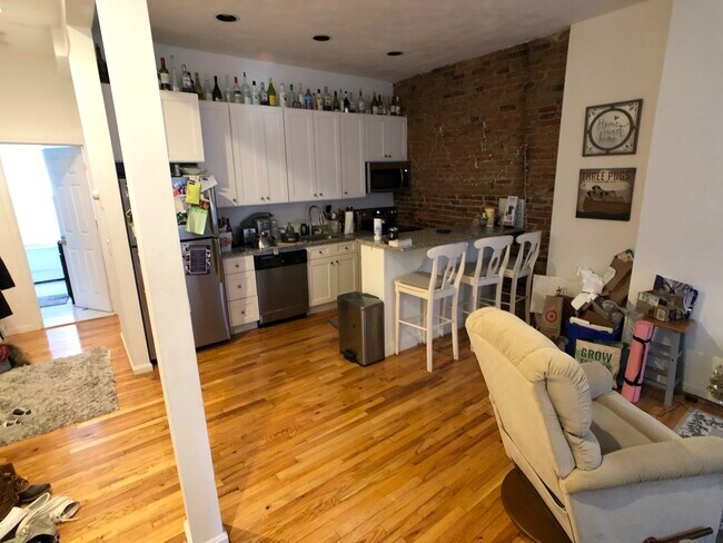 Building Photo - 12 Wigglesworth St