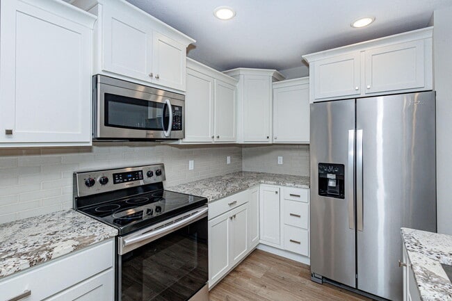 Building Photo - 4919 Kenora Dr