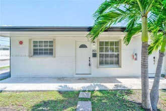 Building Photo - 201 SW 9th Ave