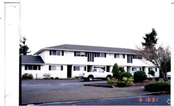Building Photo - 21805 SE Alder Dr