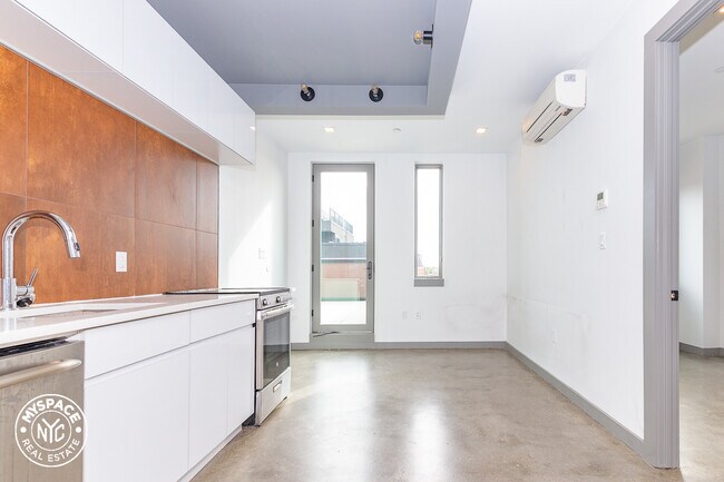 Foto del edificio - 410 Tompkins Ave
