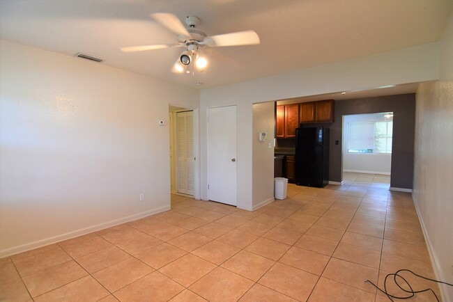 Building Photo - WINTER PARK 3br 2ba with BONUS ROOM and UP...