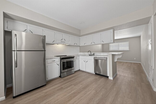 Foto del edificio - 427 Hollyvale Dr