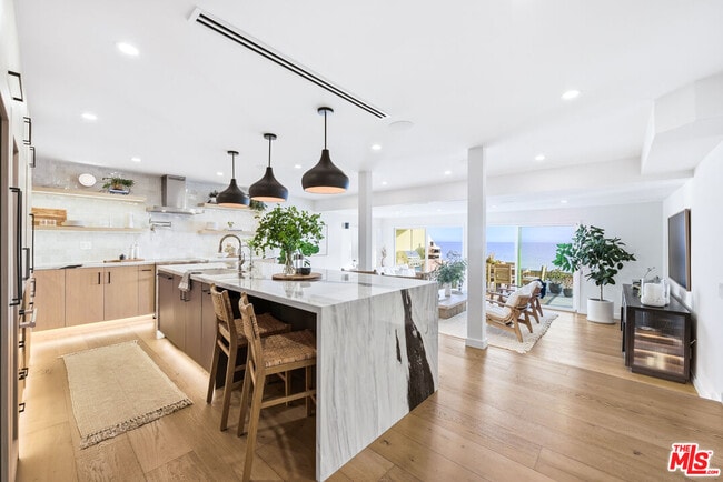 Building Photo - 18055 Coastline Dr