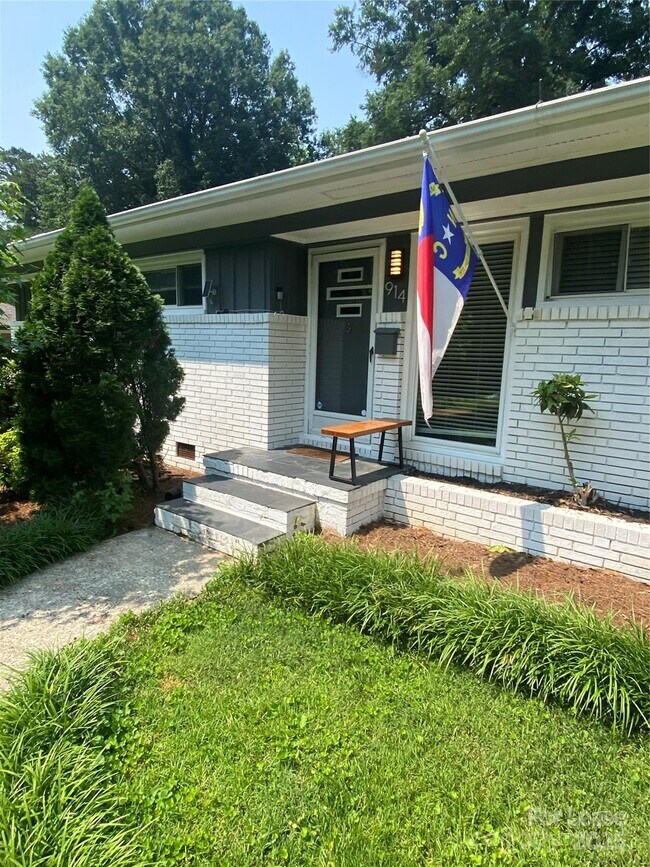 Foto del edificio - 914 Burnley Rd