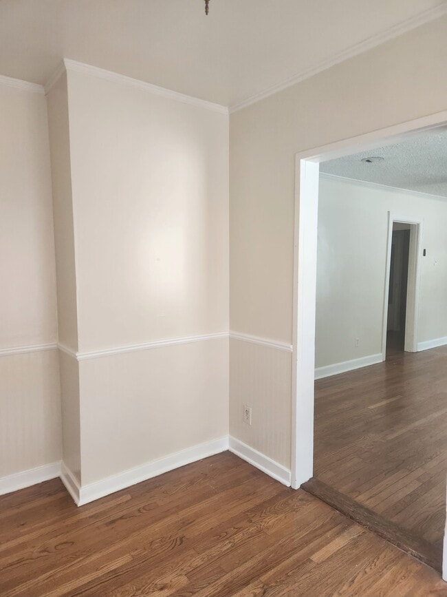 Entryway2 - 405 Haynes St