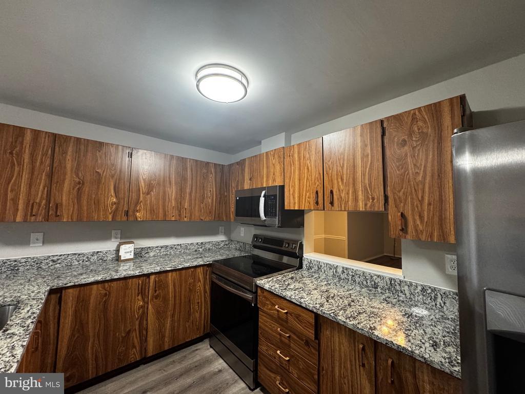 Primary Photo - 9728 Summer Park Ct