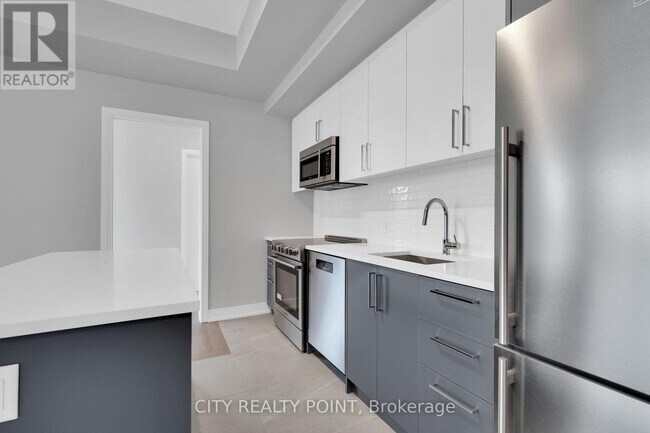 Photo du bâtiment - 664-664 Spadina Ave.
