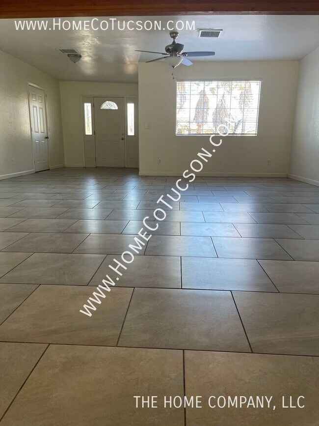 Foto del edificio - 1961 W. APPLECREEK PLACE- Four bedroom hom...