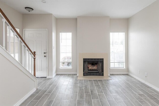 Building Photo - 2626 Holly Hall St